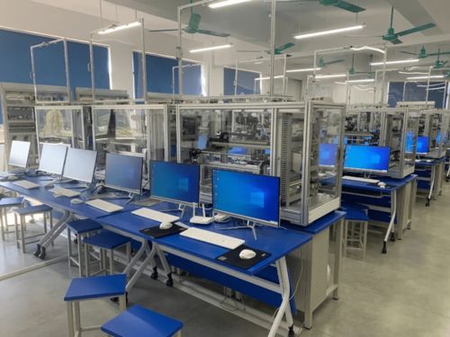 AOC一體機(jī)助力賀州學(xué)院 攜手打造人工智能未來(lái)工廠與智能家居設(shè)備新生態(tài)